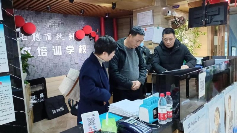小标题：编程教育的兴起